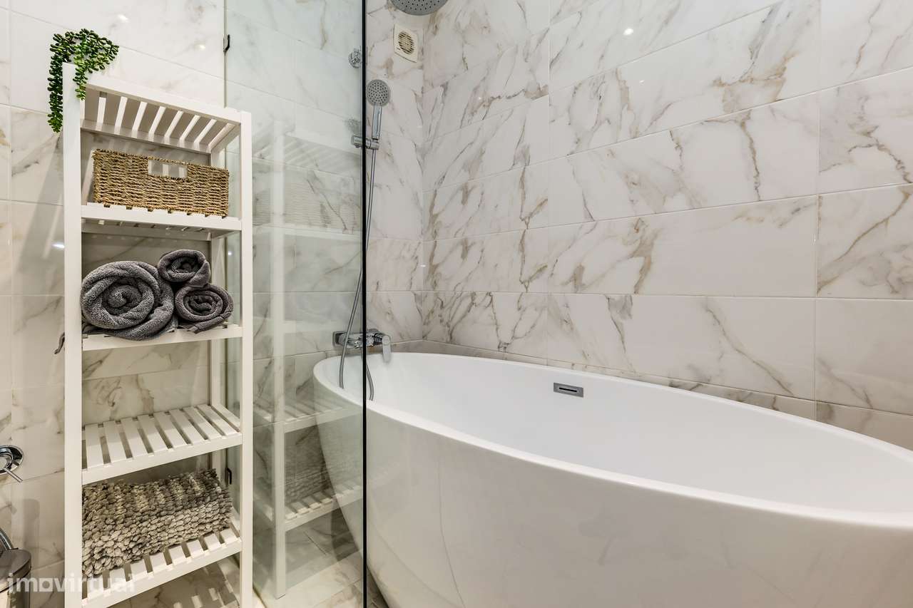 Luxuoso Duplex Costeiro: Design Contemporâneo e Vistas Deslumbrantes a - Grande imagem: 4/10