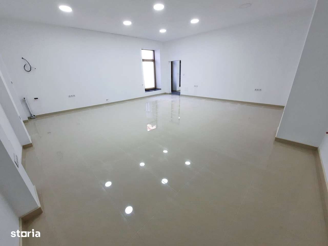 Spatiu comercial finisat, in vila din zona Pietei Unirii, ultracentral - Imagine principală: 2/8