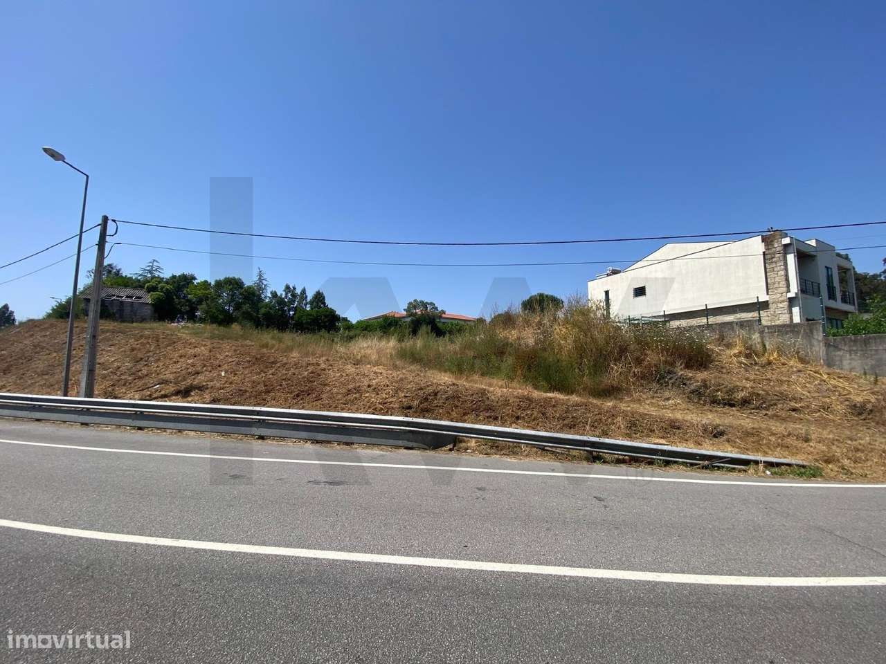 Terreno com licença para construção de moradia - Grande imagem: 5/15