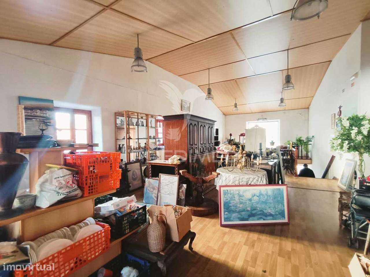 Prédio no centro de Caxarias - Grande imagem: 5/19