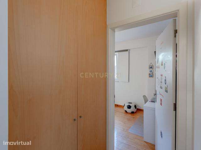 Moradia T6 com Jardim Interior e Garagem na Lapa – Junto à Embaixada d-28