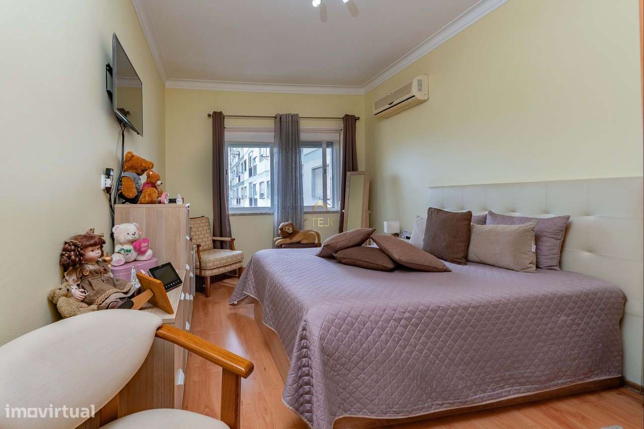 Apartamento T2 em Sacavém com Excelente Localização-6
