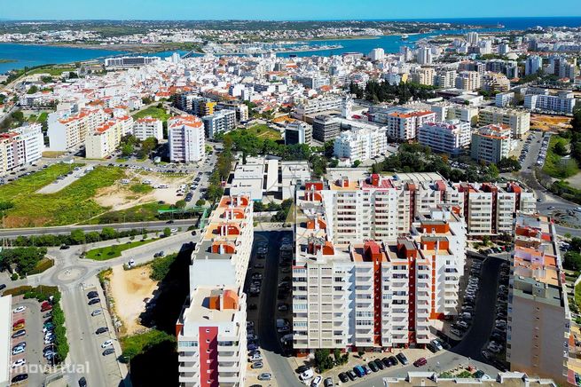 Apartamento com 1 Quarto  na Urbanização Horta da Raminha  em Portimão-31