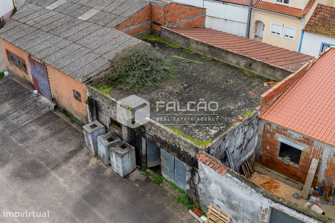 Moradia Devoluta T0 Venda em Azoia de Cima e Tremês,Santarém - Grande imagem: 2/35