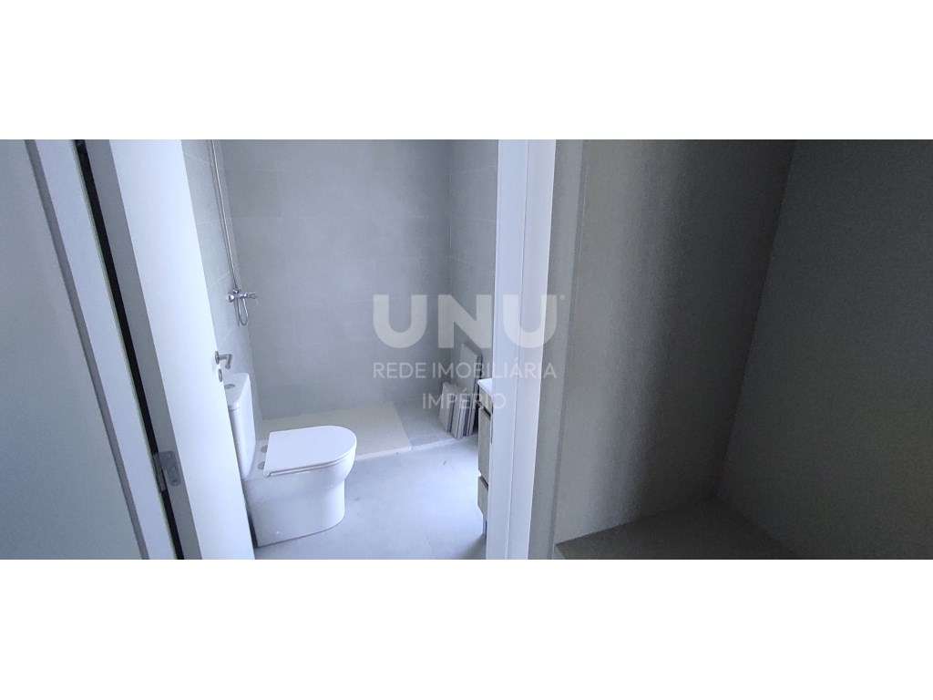 MORADIA PREMIUM TRIPLEX 5 ASSOALHADAS em Fernão Ferro 3 WC-20