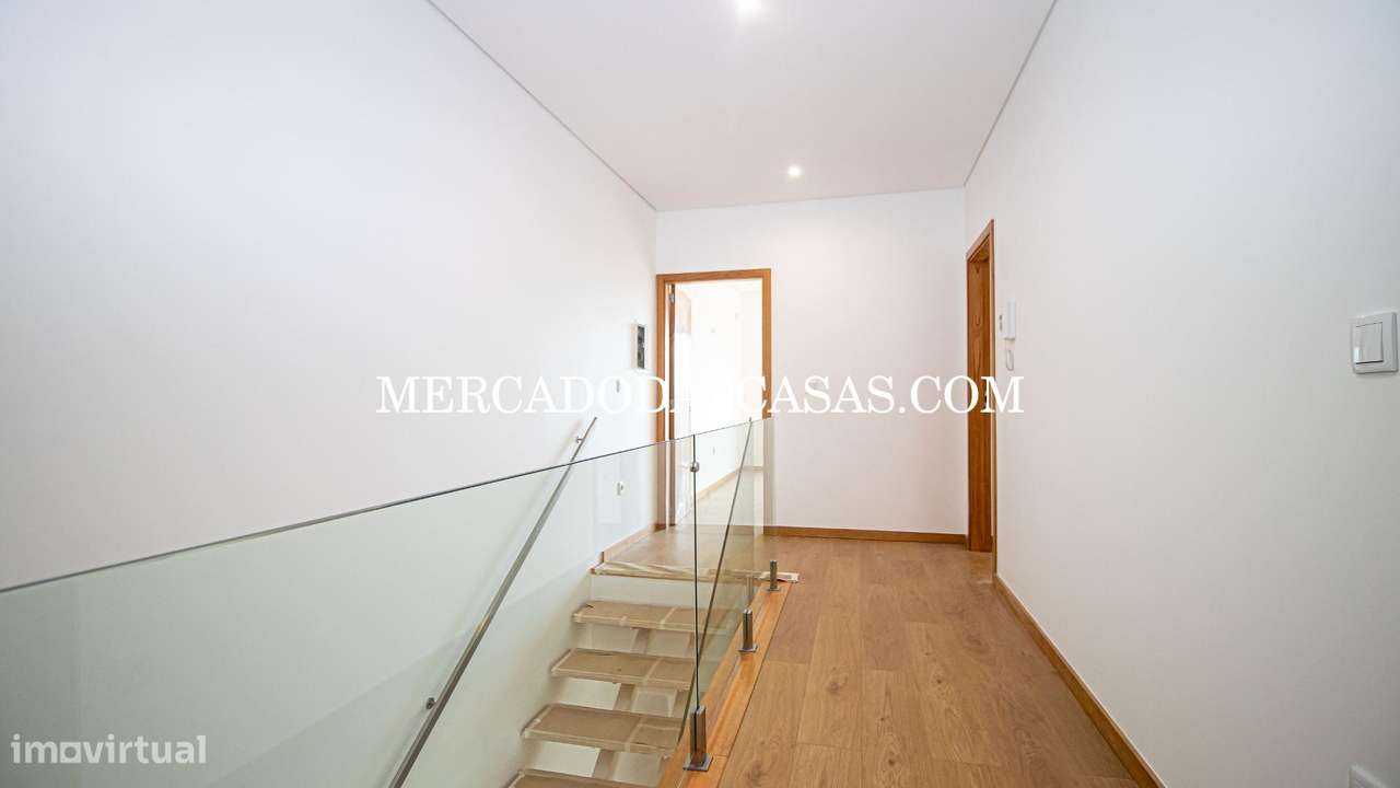 Moradia T3 em Lobão, muita luz e amplitude-8