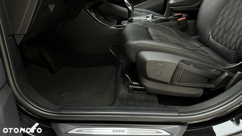 BMW X1 sDrive18i GPF xLine - 12