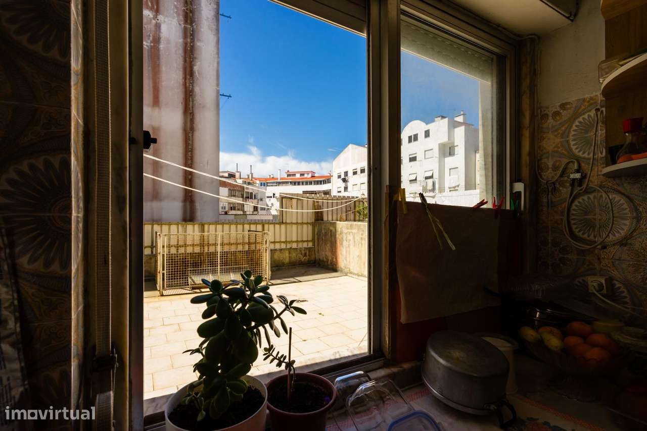 T2 com terraço e arrecadação em Sintra!-14