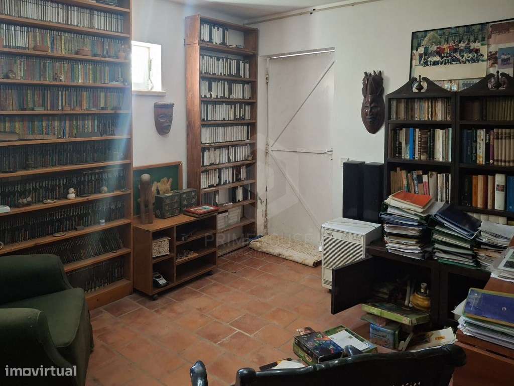 Moradia de Tradicional com Piscina em Lote de 2135 m² - Cotovia-43