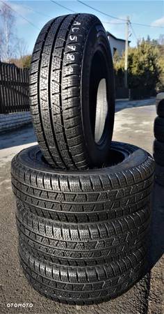 PIRELLI CARRIER WINTER 175/70R14C 95/93T AL5783** - 2