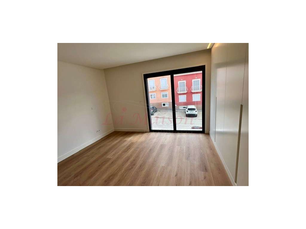 3 Apartamentos T2+1-18