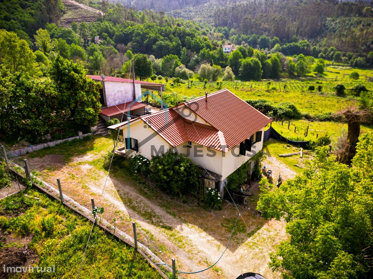 Moradia Isolada com Terreno de 4.329 m² — Arosa e Castelões, Guimarães-17