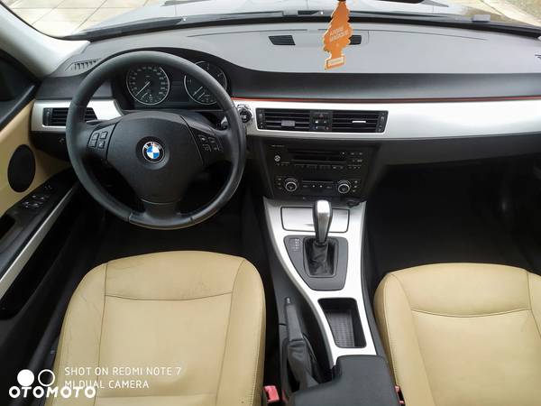 BMW Seria 3 320d DPF Touring - 8