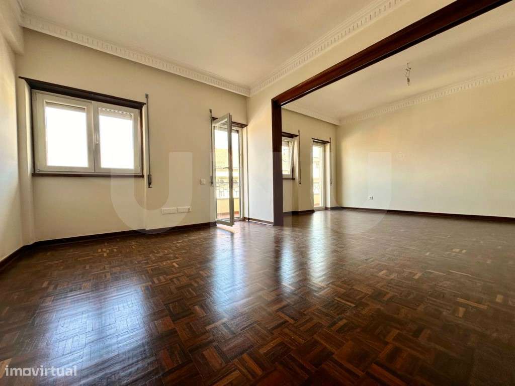 T4+2 com Varanda Panorâmica e Garagem Ampla - Conforto, Espaço e Ve...-5