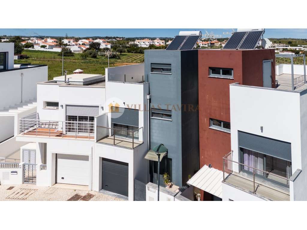 Moradia T3- Terraços- Garagem- Cave-8