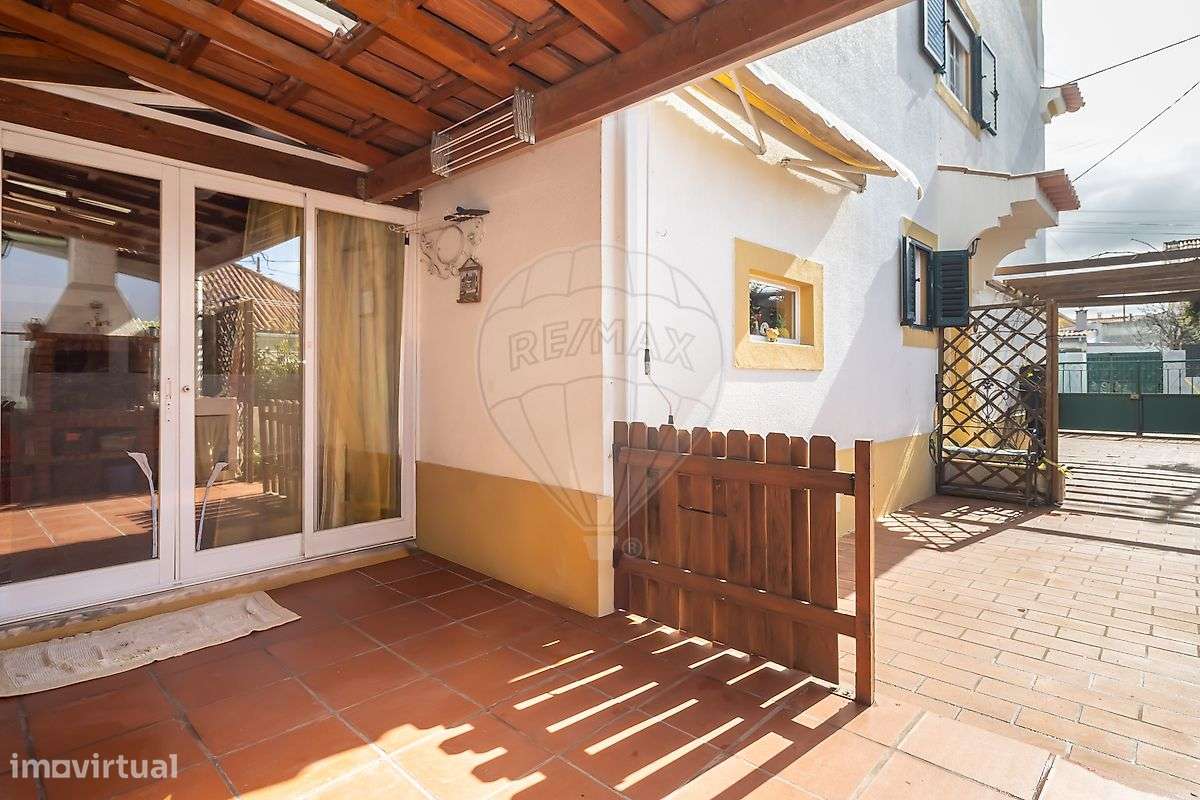 Moradia Geminada T3+2 – Quinta do Conde para venda-26