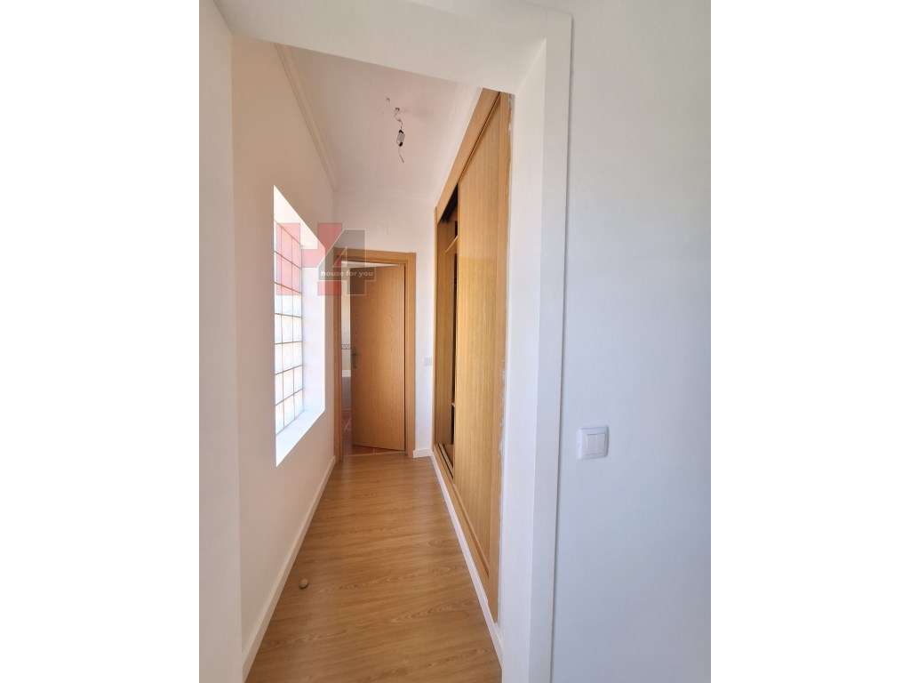 Moradia T4 com piscina inserida num terreno de 670m2 - Setúbal (OFE...-30