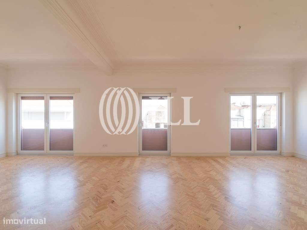 Apartamento T5, com pátio, junto ao Mercado do Bolhão - Grande imagem: 2/26