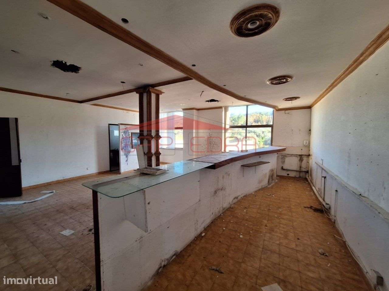 Moradia T4 com garagem e lareira perto das montanhas-13