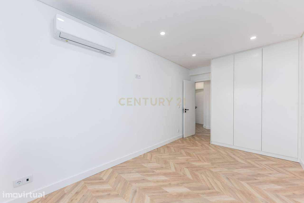 Apartamento T3 Totalmente Remodelado – Cova da Piedade, Almada-29