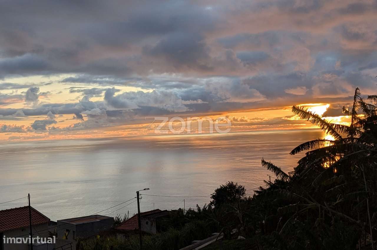 Moradia T5 + T2 com Entradas Independentes e Vista Mar | Ponta do Sol-7