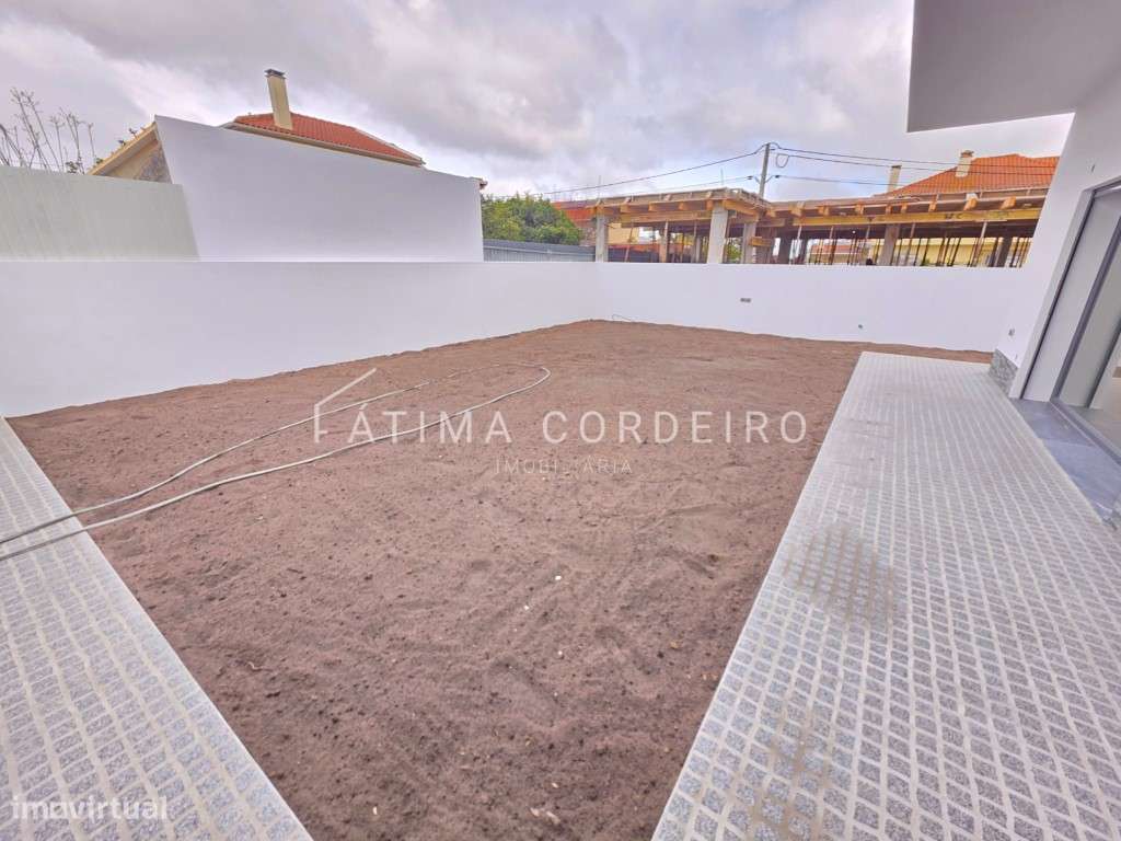 Fantástica Moradia Isolada Térrea T4 Fernão Ferro-22