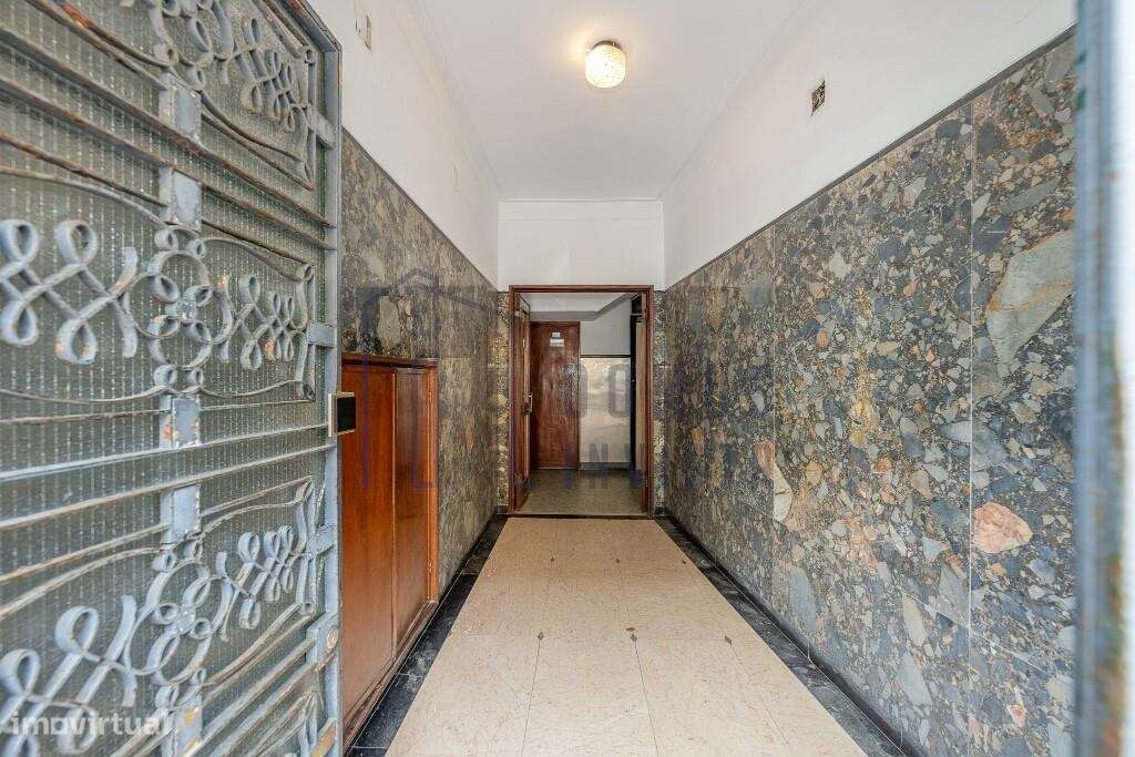 T2 remodelado com duas varandas e lugar de garagem | Zona da Boavista-31