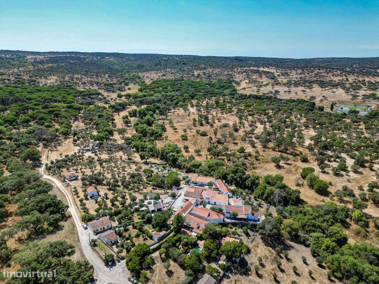 Moradia Térrea com Terreno de 950 m² a Apenas 8 km de Évora-24