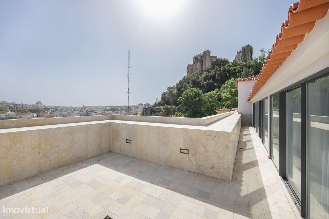 APARTAMENTO T3 JUNTO AO CASTELO LEIRIA - FACÇÃO E-9