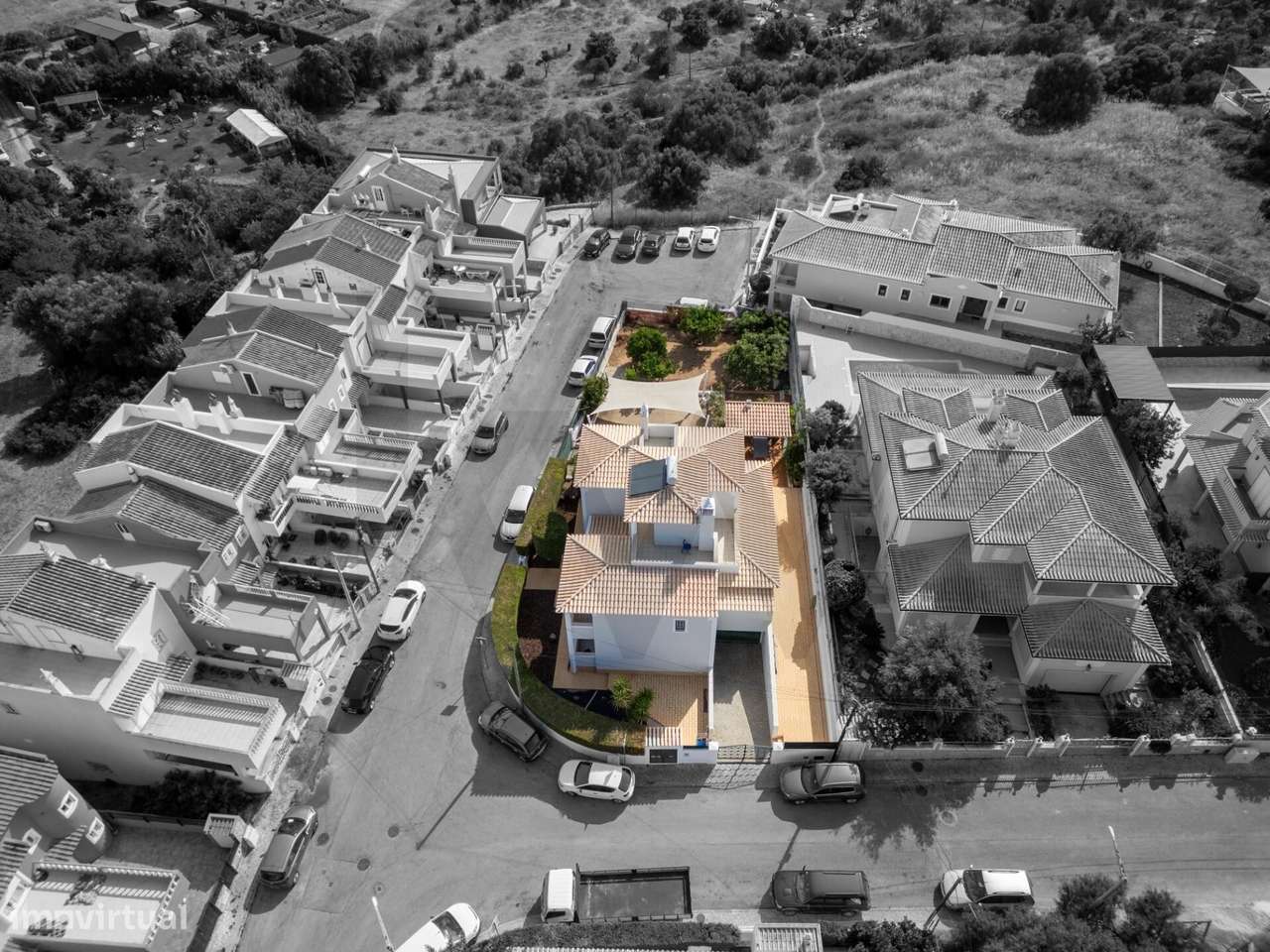 Exclusivo em Alvor: Moradia Isolada T5 com Máxima Privacidade e Confor-50