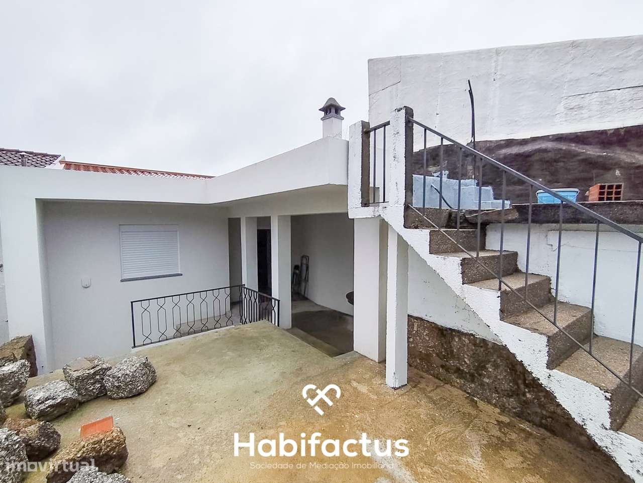 Moradia T2 reconstruída em Viseu - Grande imagem: 2/23