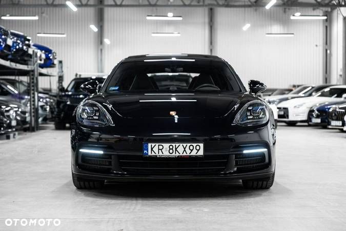 Porsche Panamera - 4