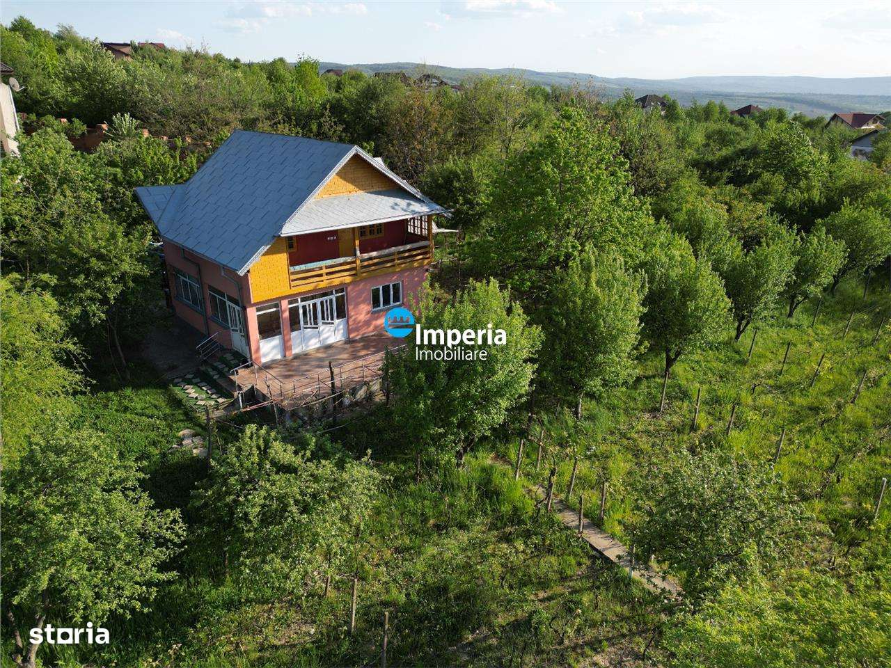 Casa deosebita in mijlocul naturii, cu teren generos si priveliste pan - Imagine principală: 1/5