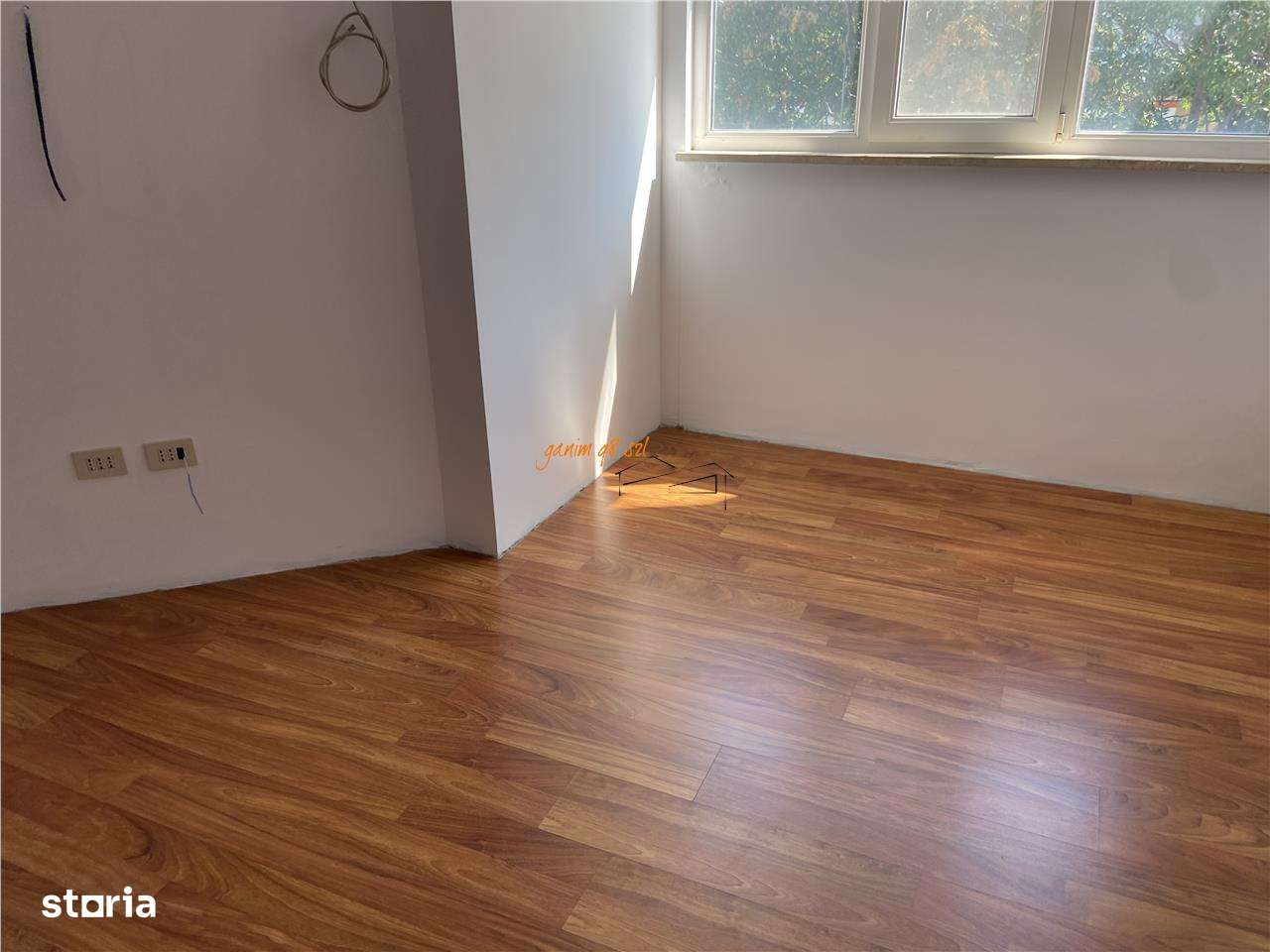 Apartament 4 camere transformat in 3 camere , zona ultracentrala Piata-4