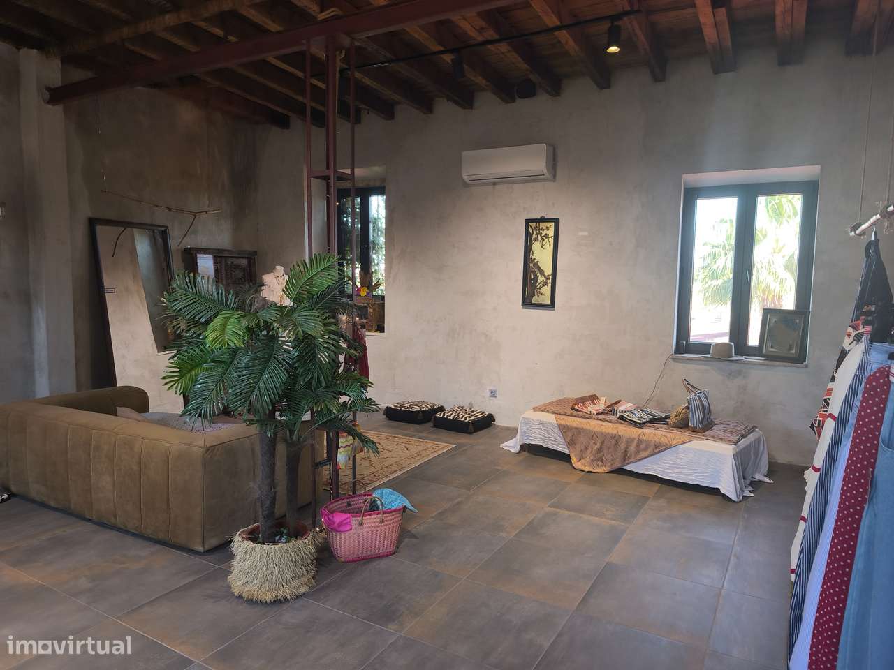 Espaços comerciais em edifício histórico da Romeira - Grande imagem: 3/4