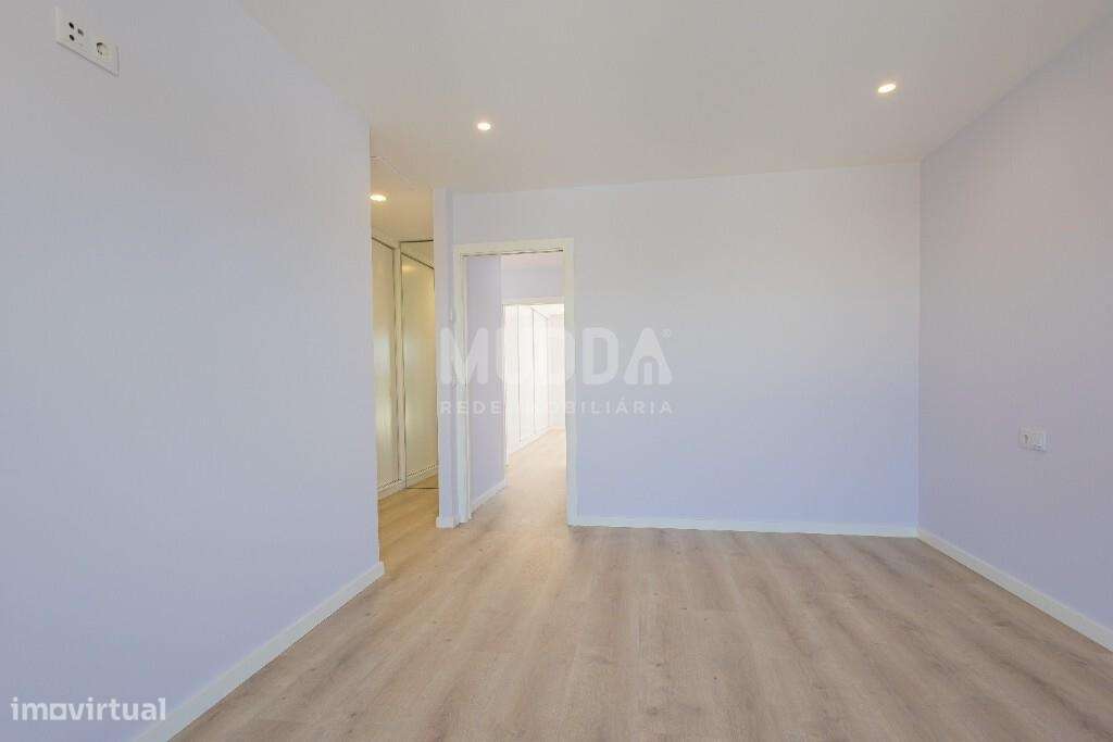 Moradia T4 com Design Contemporâneo e Acabamentos Premium-19