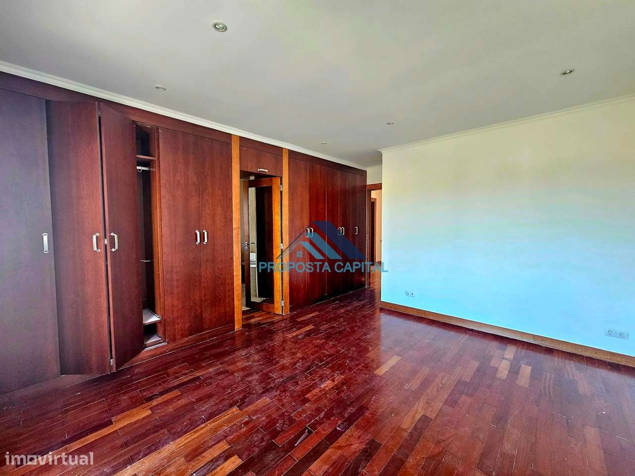 Moradia T4 com excelentes áreas exteriores - Oportunidade Única...-31
