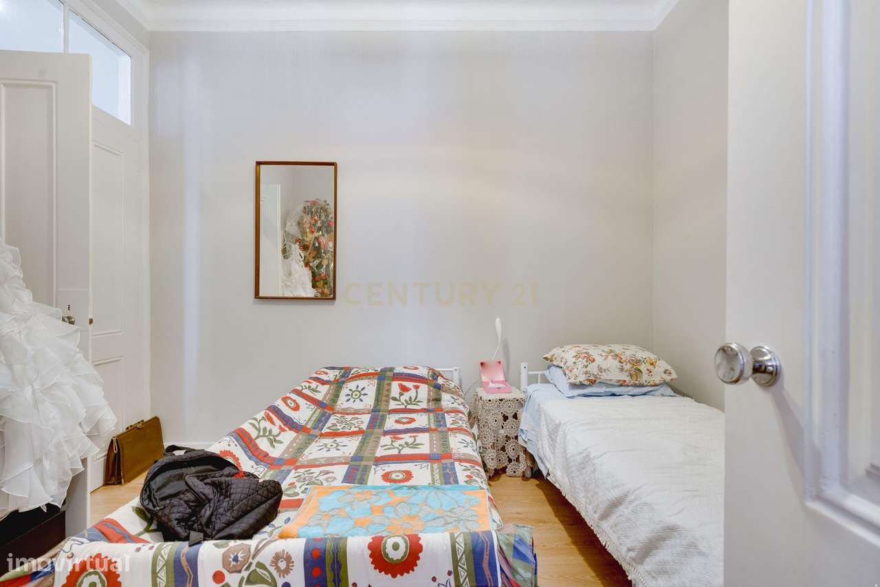 Apartamento de Charme com Jardim Privativo e Capela | Alcântara, Lisbo-13