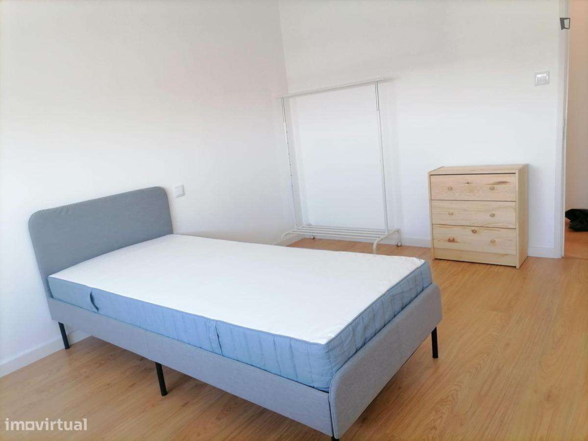 Quarto - localizado em Paranhos Porto - Grande imagem: 5/10