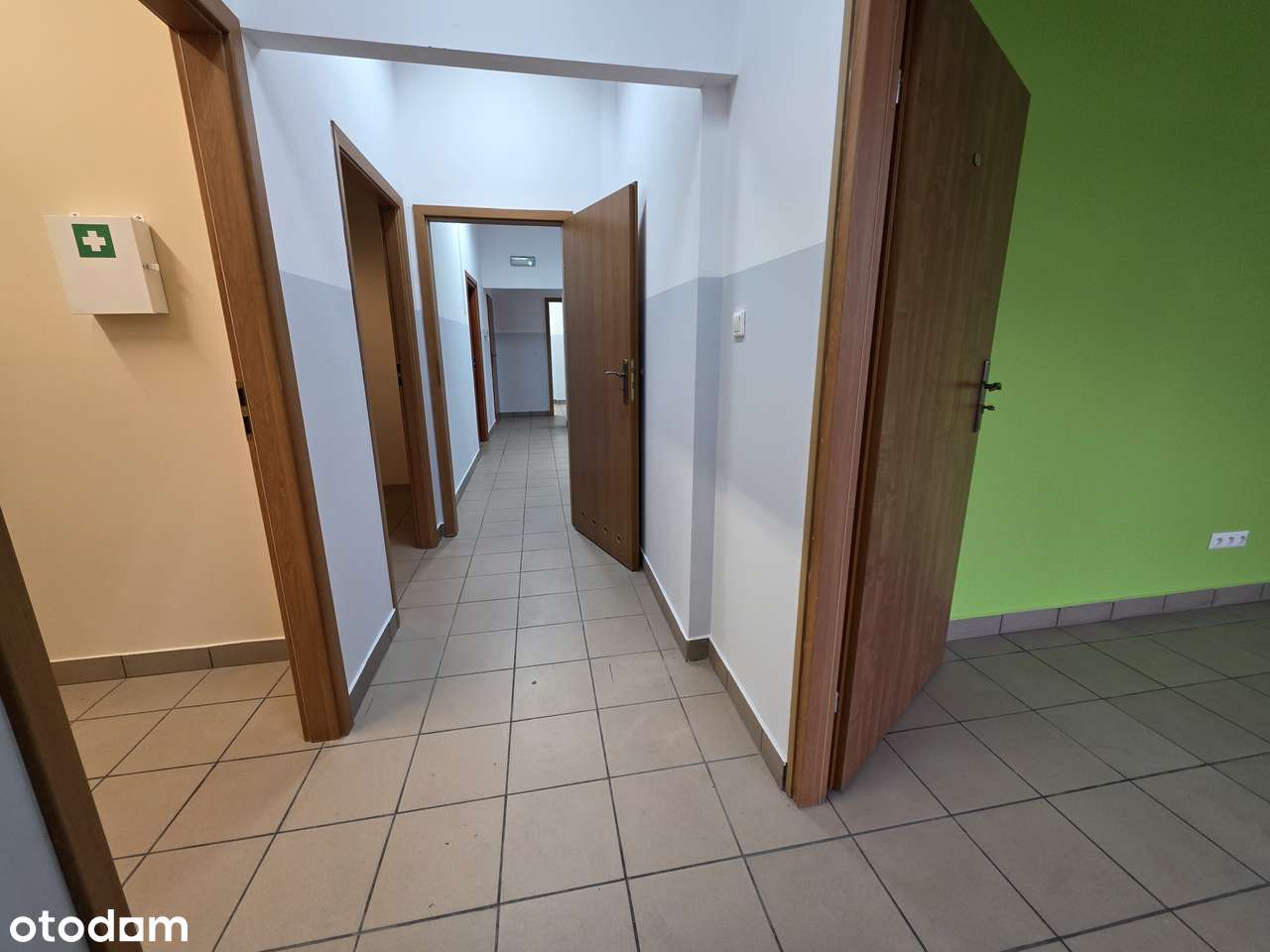 wejście z ulicy, parking, witryna - Pełny obrazek: 4/15