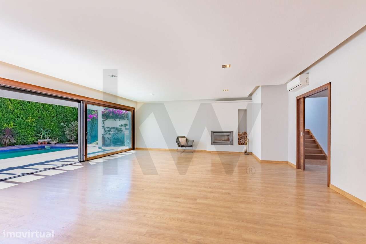 Moradia de sonho T4 com jardim, piscina e privacidade no coração de Ca-9