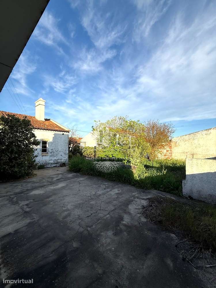 Moradia T2 Térrea com Quintal na Graça do Divor-18