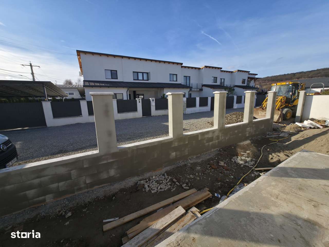 2 case tip parter, 4 camere, 2 bai, 5 arii teren, la cheie + gard-6