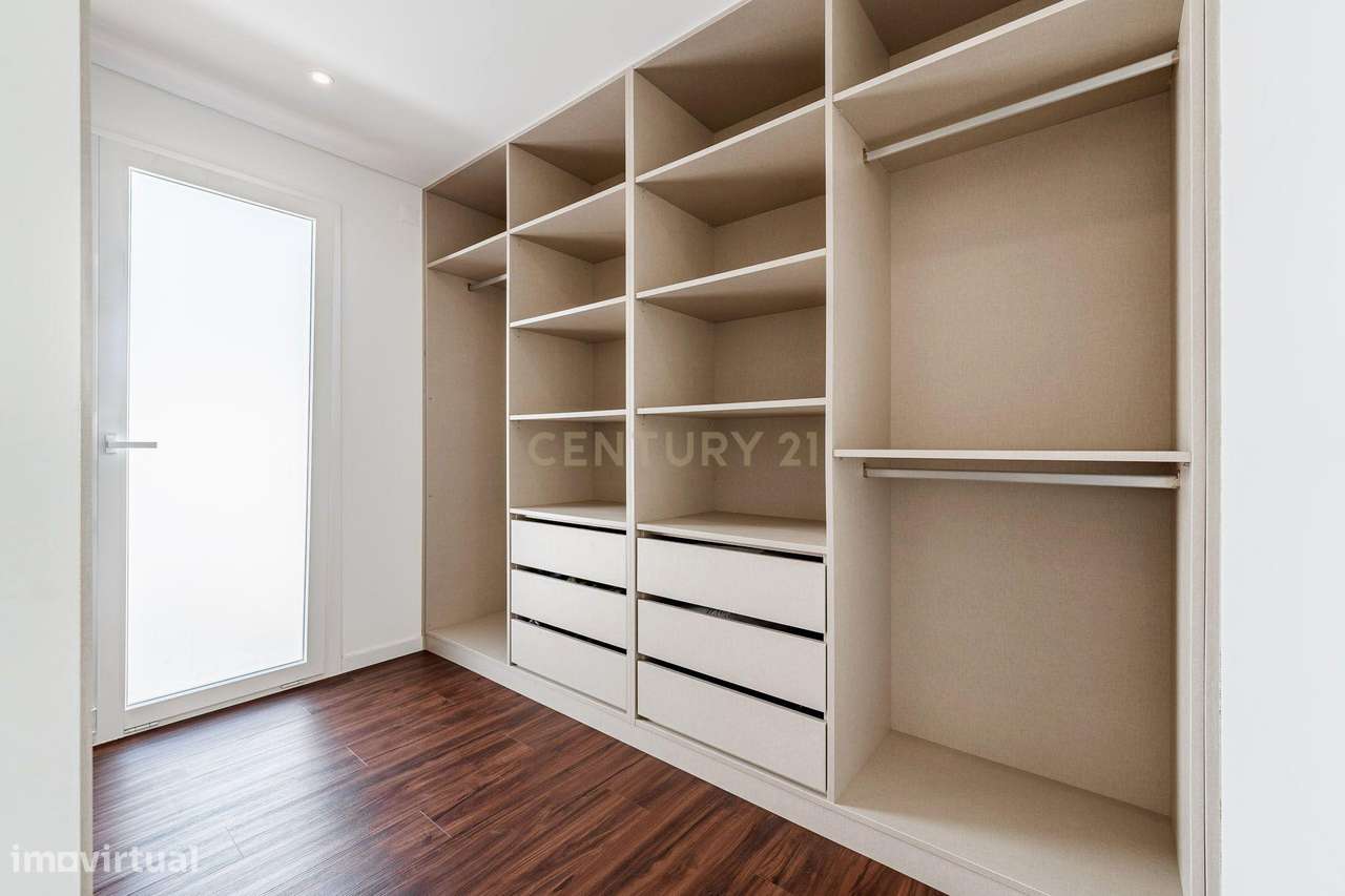 Moradia T4 em Fernão Ferro, Seixal, com Piscina e enorme Jardim-34