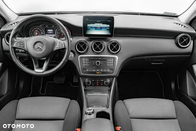 Mercedes-Benz GLA 200 7G-DCT - 18