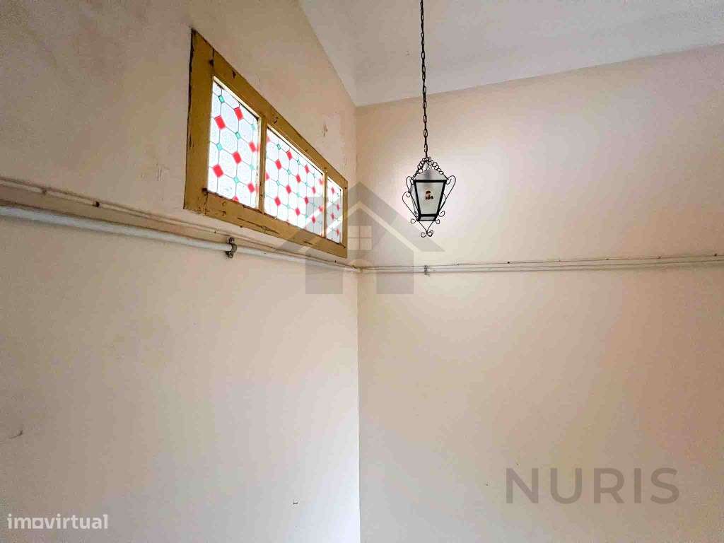 Moradia T3 com Espaço Comercial para Venda em Portimão-3