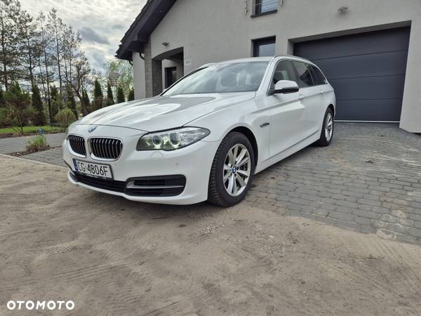 BMW Seria 5 525d xDrive Touring Sport-Aut - 2