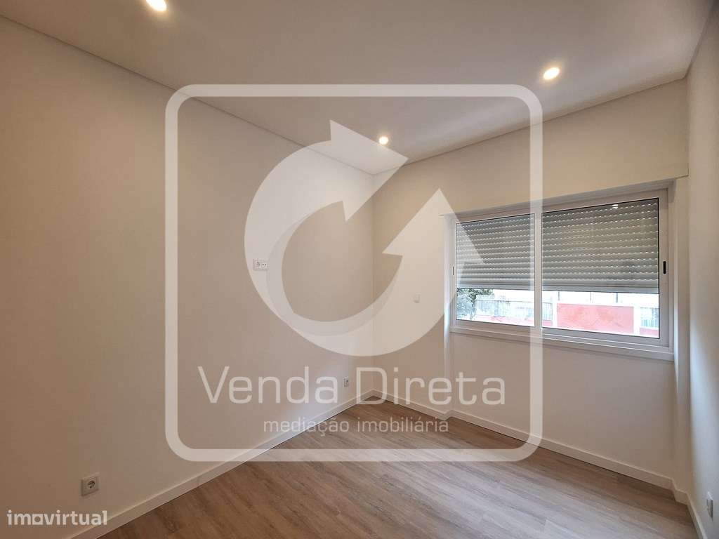 T4 totalmente remodelado no Barreiro com Varanda.-20