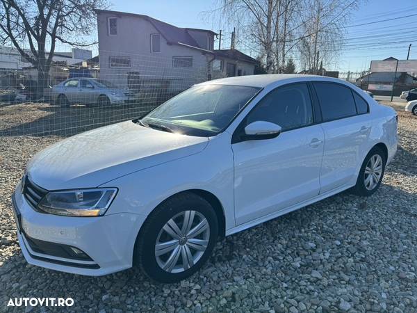 Volkswagen Jetta 2.0 TDI Highline - 2