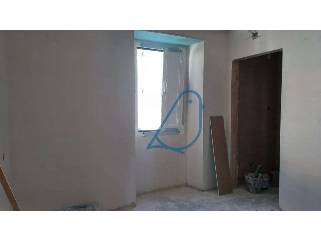 Moradia V2 Geminada no Centro da Cidade de Ourém - Grande imagem: 5/18